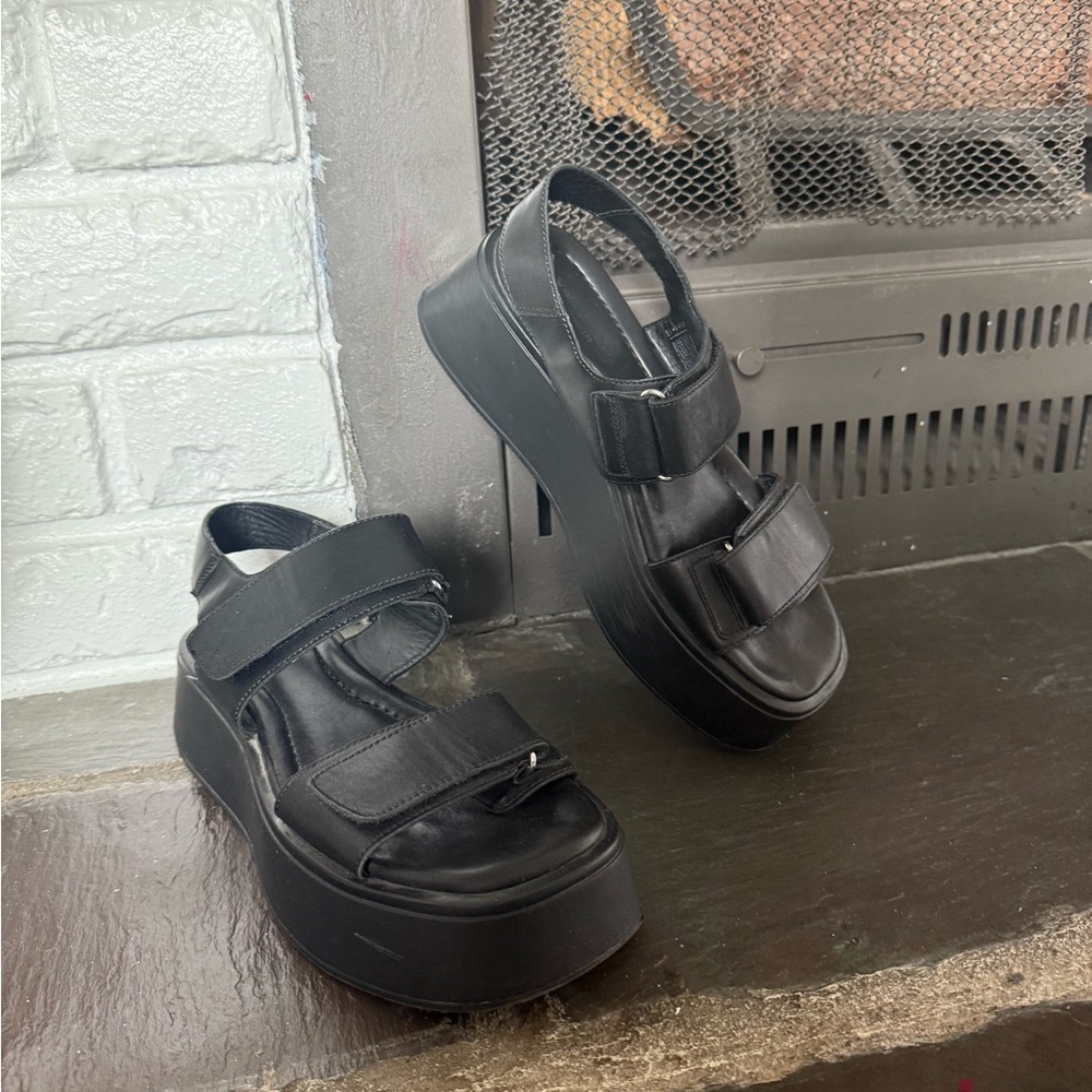 VAGABOND Black Platform Sandals